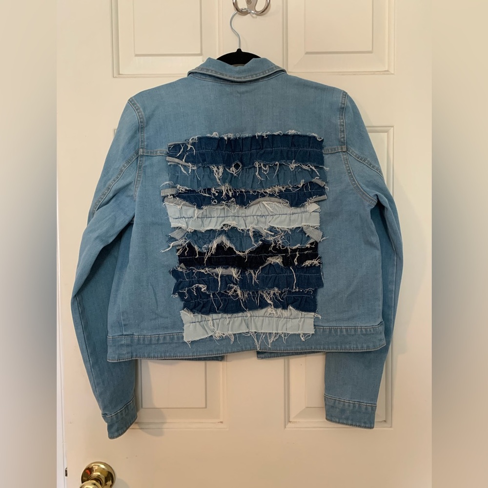 Women’s denim jacket Size 6- NWOT